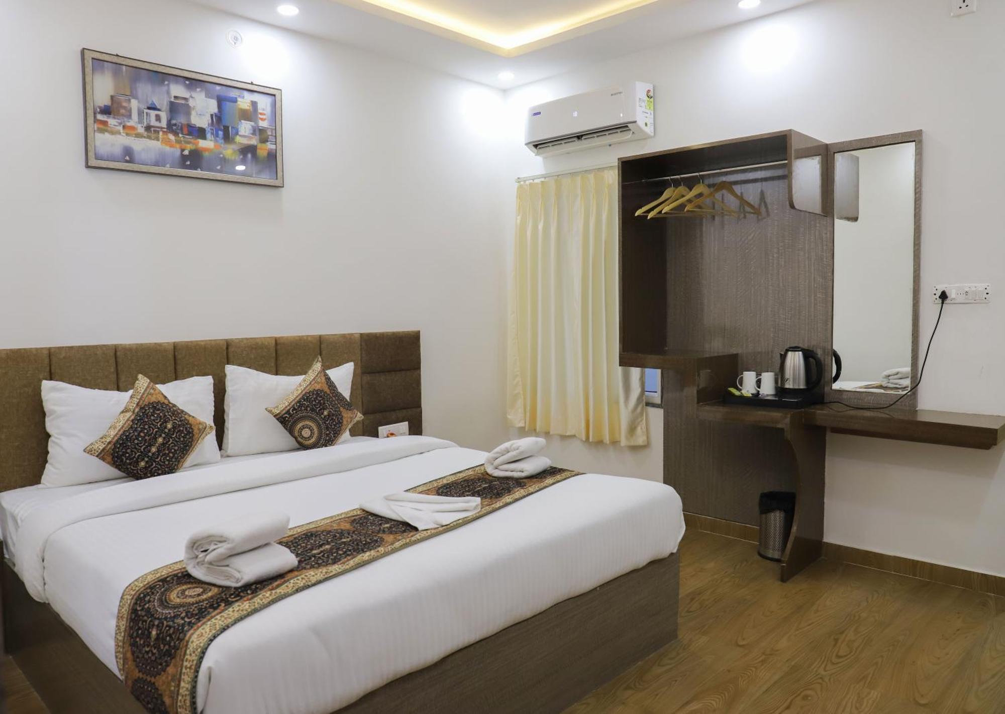 Gulmohar Plaza By Auroville Mughal Sarai ภายนอก รูปภาพ