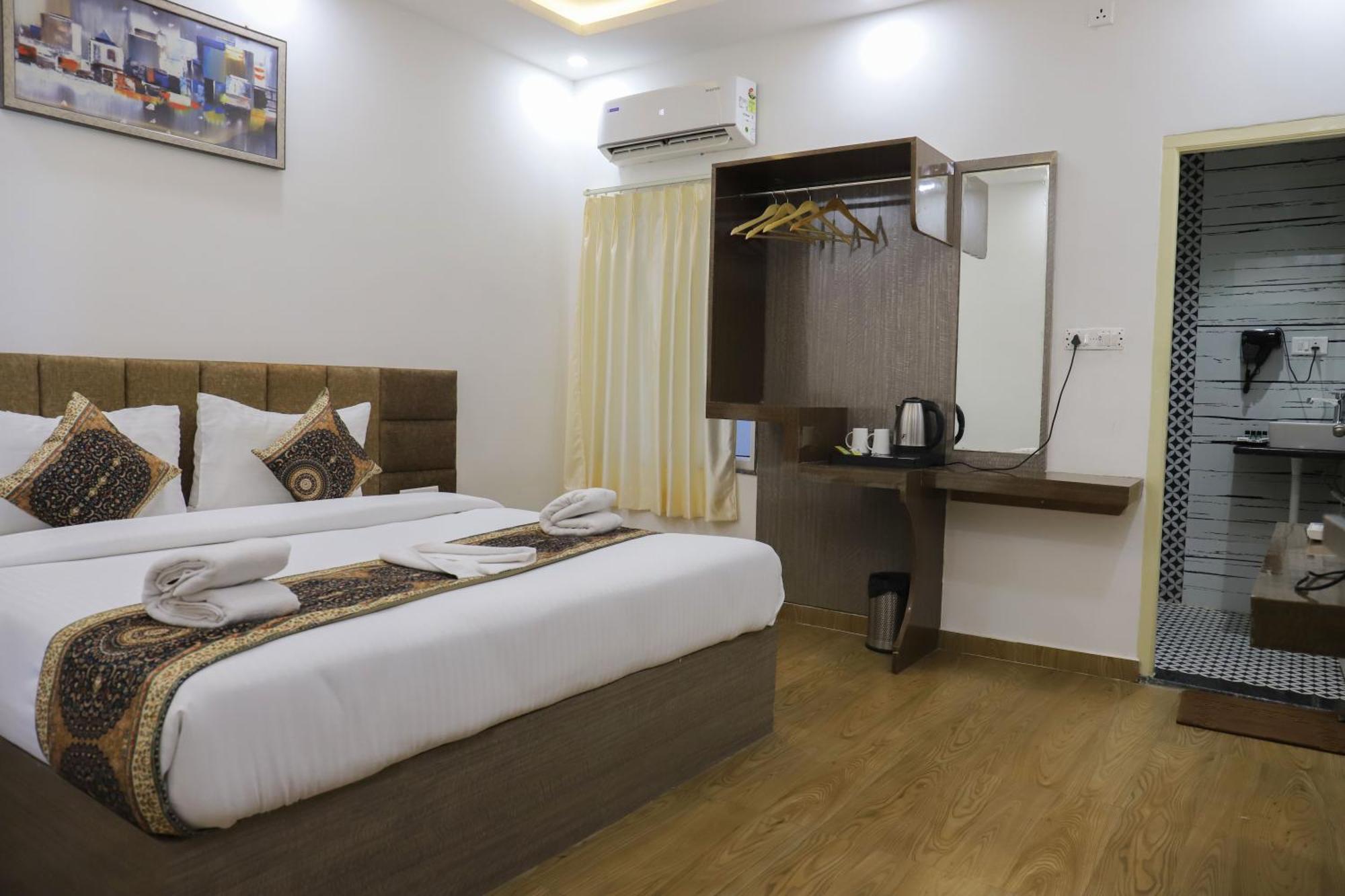 Gulmohar Plaza By Auroville Mughal Sarai ภายนอก รูปภาพ
